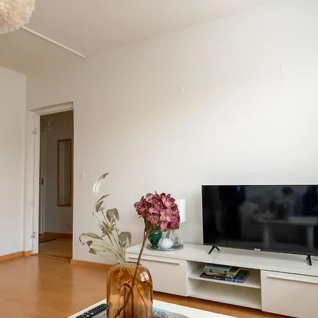 Center Gem - Excellent Location *